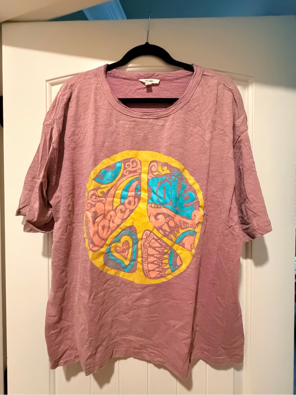 Women’s Short Sleeve Tee - Mauve Peace Graphic